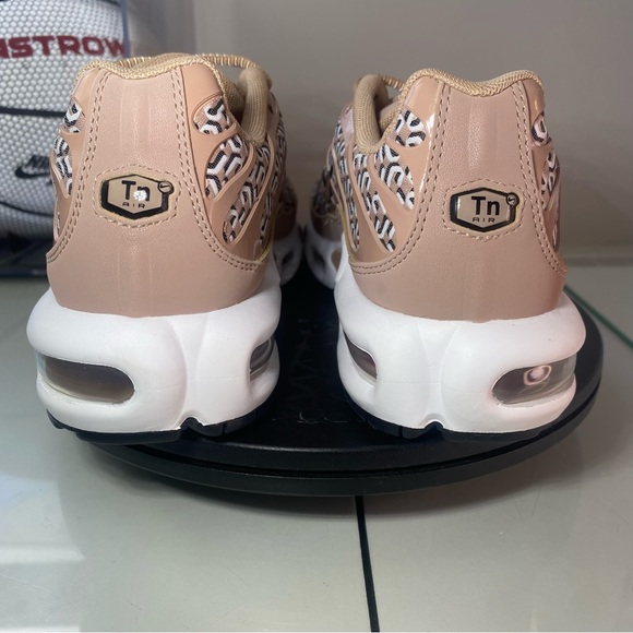 🆕 Nike	Wmns Air Max Plus 'United in Victory' - Womens 8 - Picture 5 of 11